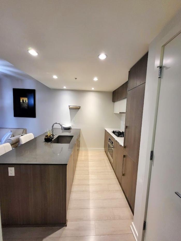 Your Perfect Escape - Modern Landmark Condo In Downtown Calgary - Free Parking- Premium Location Exteriör bild