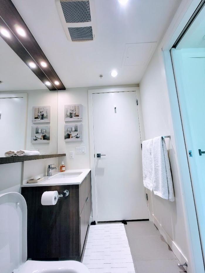 Your Perfect Escape - Modern Landmark Condo In Downtown Calgary - Free Parking- Premium Location Exteriör bild