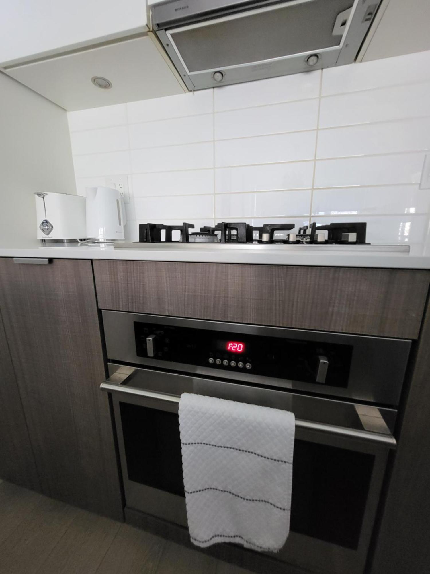 Your Perfect Escape - Modern Landmark Condo In Downtown Calgary - Free Parking- Premium Location Exteriör bild